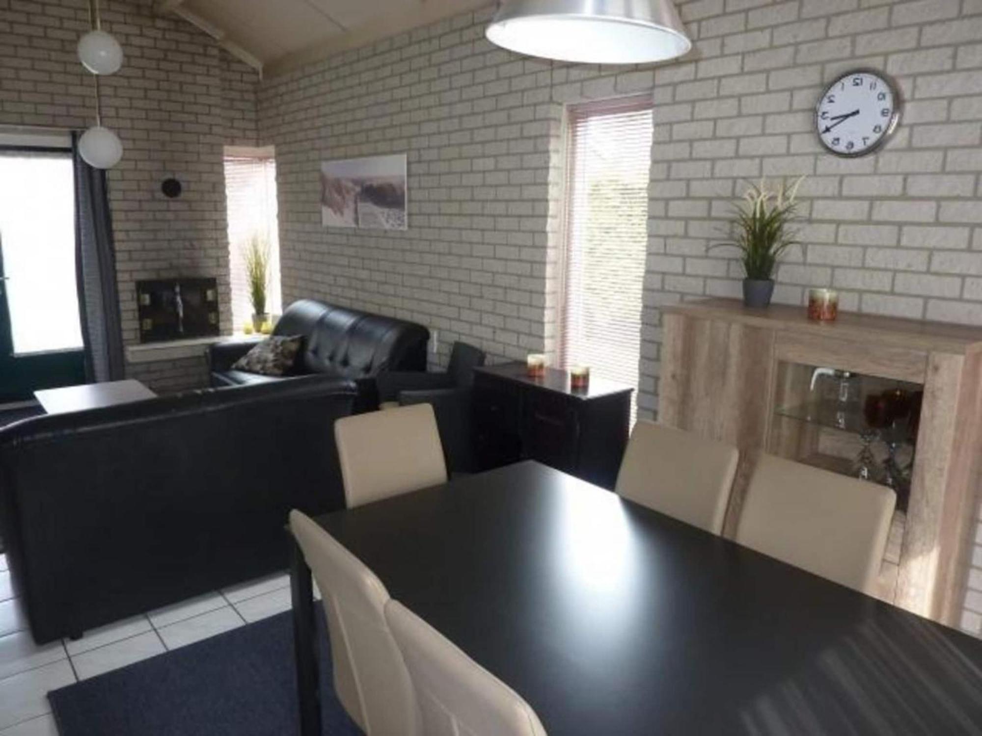 With Private Garden Vakantiehuis *